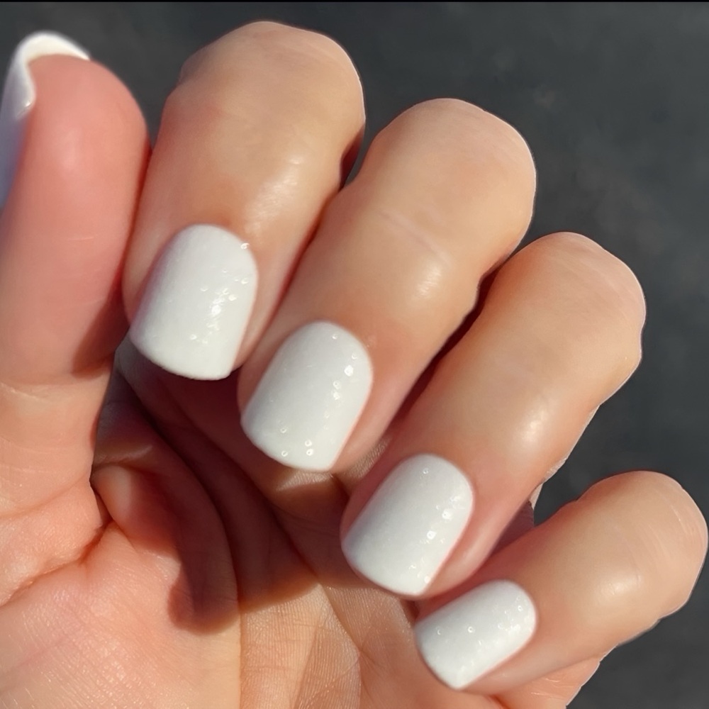 Red Aspen Dema is Resilient, Short Square Press On Nails